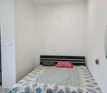Deoghar Haus | Pandit Devki Nandan Dharamsala & Guest House
