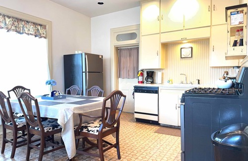 Panguitch Haus | Charmantes Ziegelhaus im Herzen der historischen Stadt Panguitch! Entspannen Sie sich nach einem Tag in der Wanne