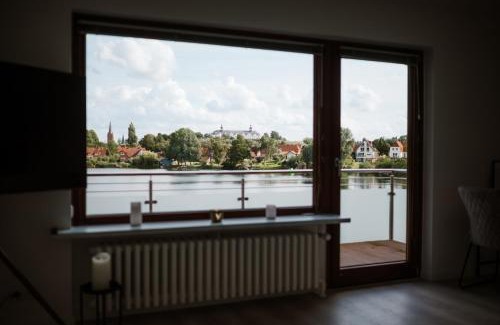 Ploen Wohnung | Panorama-Seeblick, Privater Steg, Balkon, Parkplatz