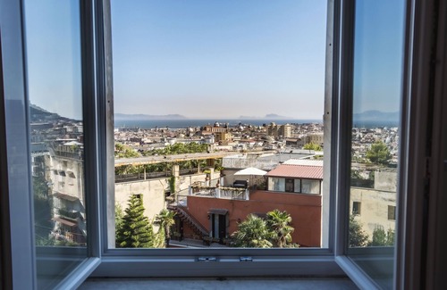 Naples Wohnung | Panorama Ferienwohnung mit großer Dachterrasse in Neapel, Blick auf Hafen, Vesuv