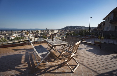 Naples Wohnung | Panorama Ferienwohnung mit großer Dachterrasse in Neapel, Blick auf Hafen, Vesuv