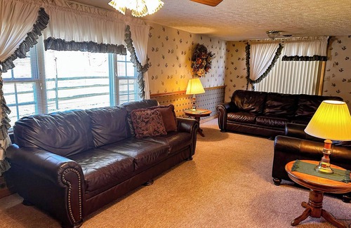 Seneca Rocks Hütte | Panoramic Paradise Cottage - Stunning View of Seneca Rocks from Porch