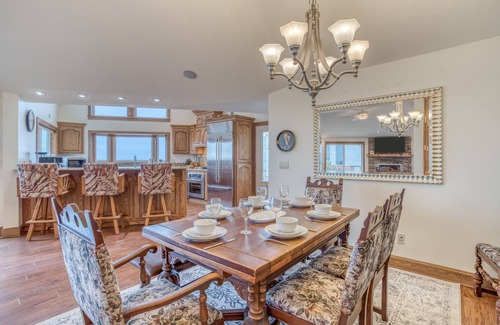 Waldport Haus | Luxuriöses Haus am Meer mit Zugang zum Strand, Whirlpool, Terrassen, zwei Kingsize-Suiten, tierfreundlich!