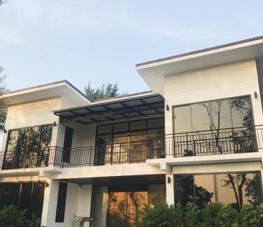 Ayutthaya Haus | Parada Ayutthaya