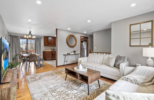 Wasco Haus | Paradise 4BR’s w/ Pool & Games