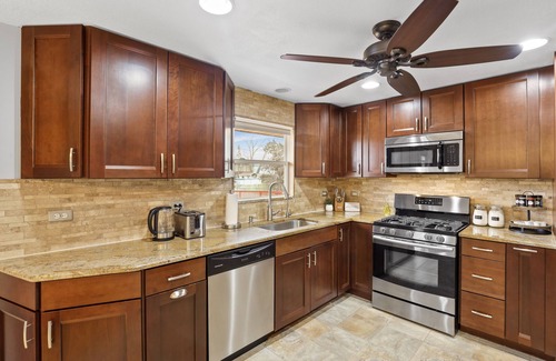 Wasco Haus | Paradise 4BR’s w/ Pool & Games