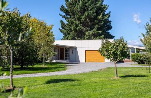 Martinborough Villa | Paradise on Campbell