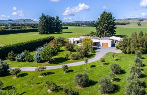 Martinborough Villa | Paradise on Campbell