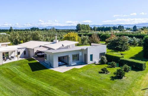 Martinborough Villa | Paradise on Campbell