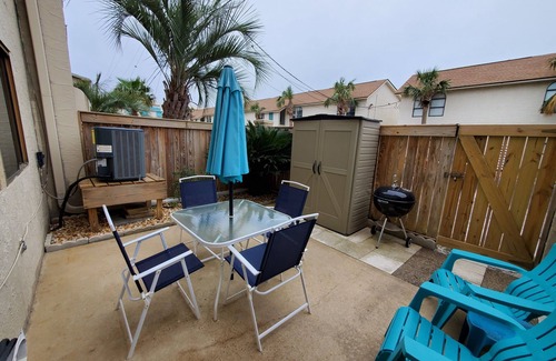 Sugar Beach Haus | Paradies am Strand mit kristallklarem Wasser & Golf-Front-Komplex - 2 BR Suiten