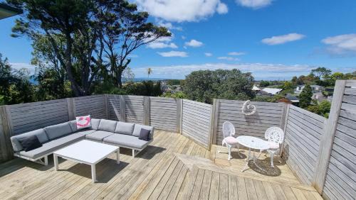Mairangi Bay Bed & Breakfast | Paradise on the Shore Auckland with large Spa Pool
