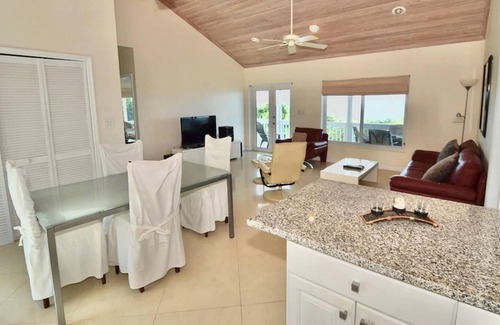 Governor's Harbour Haus | Paradise Pointe by Eleuthera Vacation Rentals