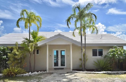 Governor's Harbour Haus | Paradise Pointe by Eleuthera Vacation Rentals