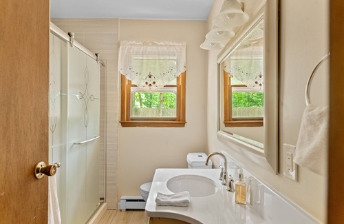 Southold Hütte | Paradise Shores Beach Cottage | Cottage in Southold near private beach