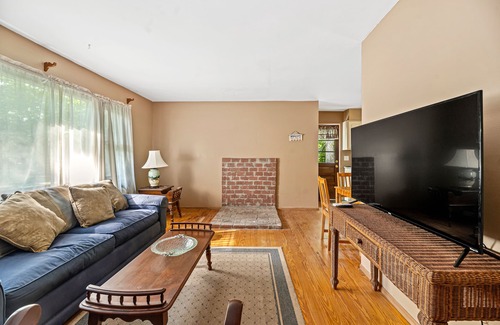 Southold Hütte | Paradise Shores Beach Cottage | Cottage in Southold near private beach