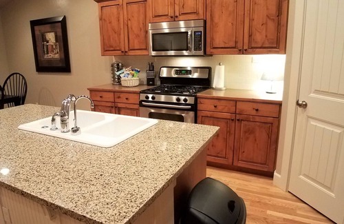 Meridian Haus | Eine Geschichte Patio Home. Minuten von Parks, Golf, Shopping, mehr ..