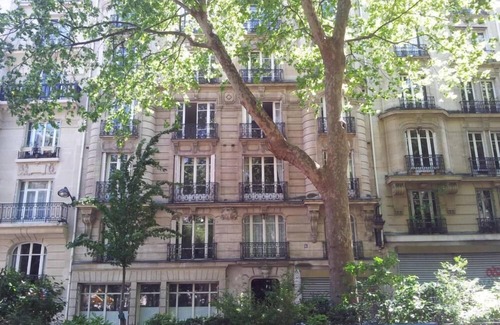 Montmartre Wohnung | Paris 18 Montmartre: Charming style in Montmartre with public garden view