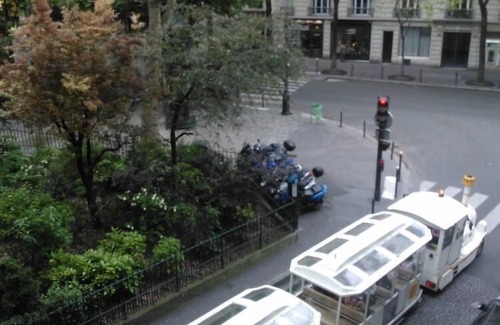 Montmartre Wohnung | Paris 18 Montmartre: Charming style in Montmartre with public garden view