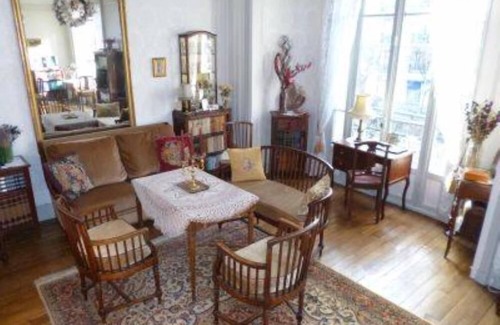 Montmartre Wohnung | Paris 18 Montmartre: Charming style in Montmartre with public garden view