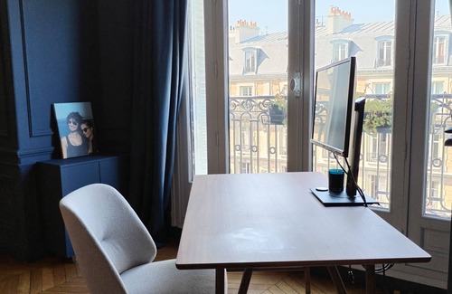 L'Europe Wohnung | Paris 8, luxurious, renovated, 4 BED/4 BATH, air con, 1 indep. & attached studio