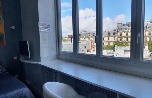 L'Europe Wohnung | Paris 8, luxurious, renovated, 4 BED/4 BATH, air con, 1 indep. & attached studio