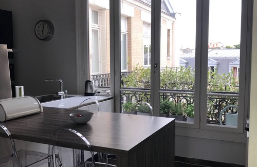 L'Europe Wohnung | Paris 8, Lux Modern Apt, 5 BR, Grt Ansichten, 350sq Meter, am Park Monceau
