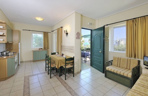 Aipeia Haus | Paris Village