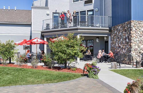 Park Point Hotel | Park Point Marina Inn