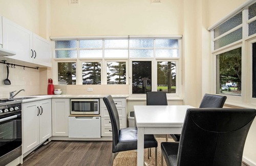 Glenelg Wohnung | Park View 'Elysian' w/ WIFI + Netflix