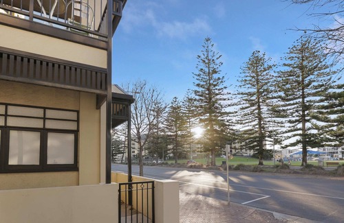 Glenelg Wohnung | Park View 'Elysian' w/ WIFI + Netflix