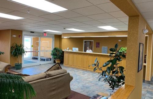 Clinton Hotel | Parkfield Inn - Clinton