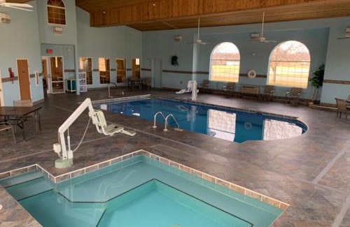 Clinton Hotel | Parkfield Inn - Clinton