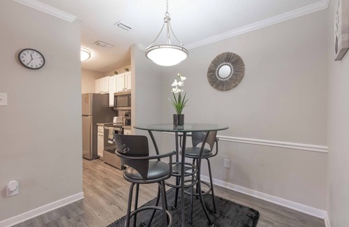 Ellendale Wohnung | Parkside Retreat King Suite w/Pool & Gym