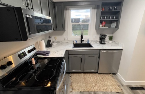 Fort Wayne Haus | Parkview Prince, Large 3 Bedroom Family Home N FW!