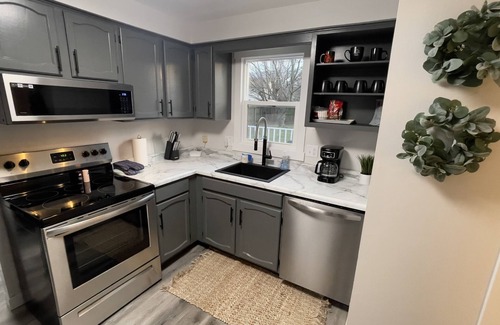 Fort Wayne Haus | Parkview Prince, Large 3 Bedroom Family Home N FW!