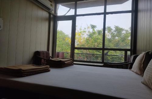 Mayapur Wohnung | Parmarth gyan mandir by pandit ji stay