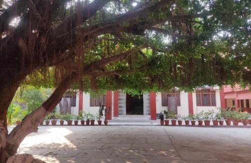 Mayapur Wohnung | Parmarth gyan mandir by pandit ji stay