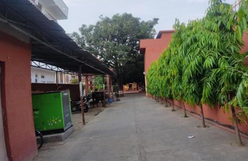 Mayapur Wohnung | Parmarth gyan mandir by pandit ji stay
