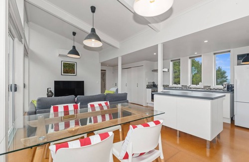 Russell Haus | Paroa Bay Chalets - Te Whare Tui