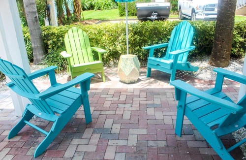 Pass-a-Grille Haus | Pass-A-Grille Key West Style Guest House Pool BBQ