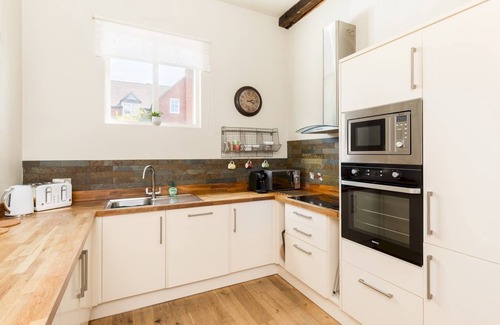Shottery Haus | Pass the Keys | Charming 3 Bed in Historic Shottery