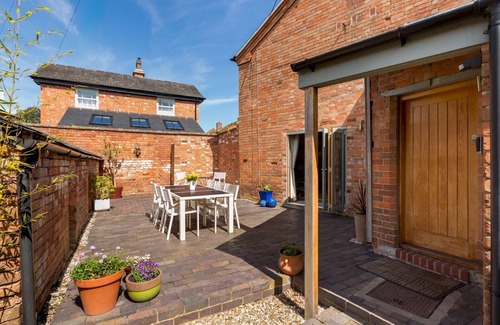 Shottery Haus | Pass the Keys | Charming 3 Bed in Historic Shottery