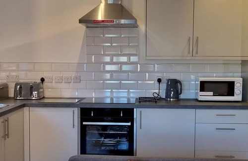 Dawlish Warren Haus | Pass the Keys | 3 Devondale Bungalows Modern bungalow with parking near the beach