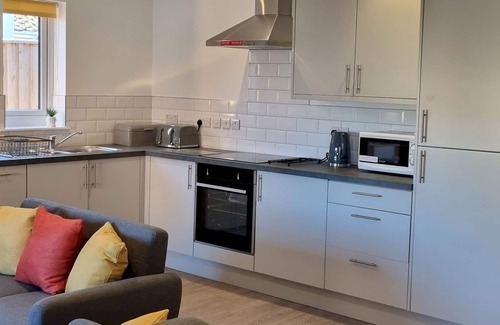 Dawlish Warren Haus | Pass the Keys | 3 Devondale Bungalows Modern bungalow with parking near the beach