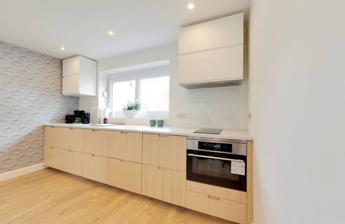 Trumpington Haus | Pass the Keys | 49 Byron Square Modern and Spacious 3 Bed Home with Free Parking