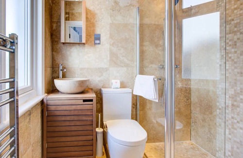 Leigh-on-Sea Haus | Pass the Keys | Large house Leigh Sea views