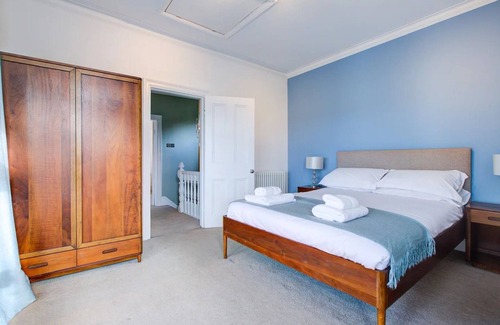 Leigh-on-Sea Haus | Pass the Keys | Large house Leigh Sea views