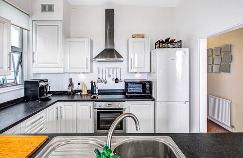 Westcliff-on-Sea Wohnung | Pass the Keys | Stunning Sea Front Views