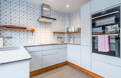 Roath Haus | Pass the Keys Lovely 1 Bed Apartment with Parking close to City