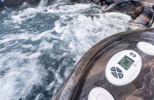 Munslow Haus | Pass the Keys | Malt House With Hot Tub Stunning Tudor Cottage